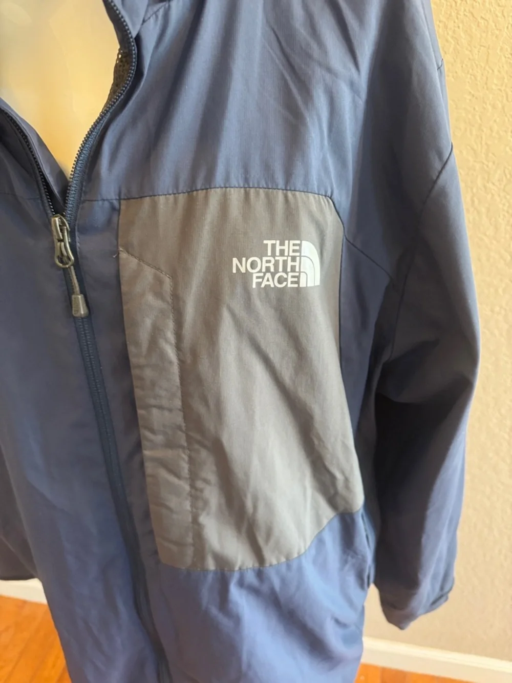The‎ North Face Men's Navy Hooded Raincoat with Gray Chest Panel size XL